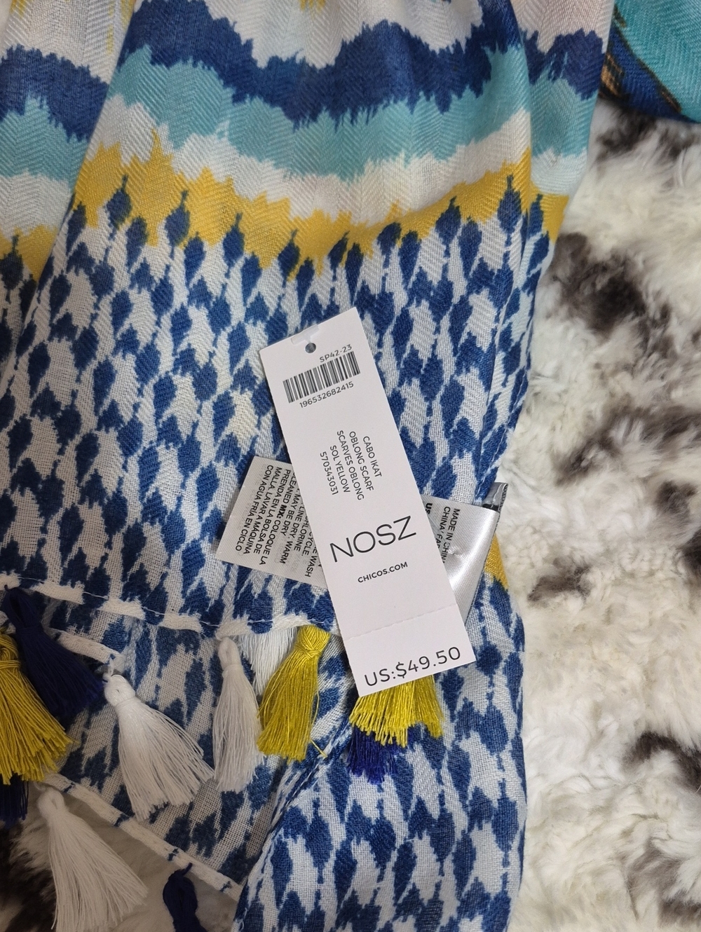 ✨️Chico's Cabo Ikat Oblong Scarf✨️ - Picture 5 of 7